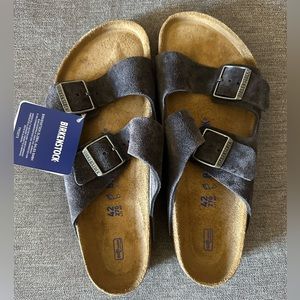 Birkenstock-velvet grey.